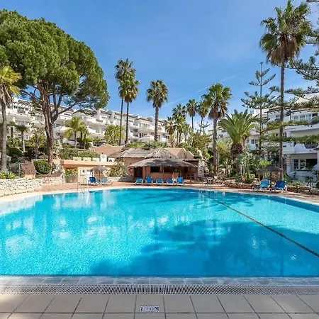 Flat In Matchroom Golf Pool Apartmán