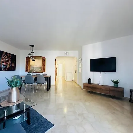 Flat In Matchroom Golf Pool Apartment