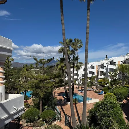 Flat In Matchroom Golf Pool Apartment *